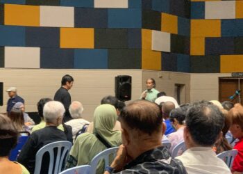 SESI dialog penduduk bersama Dewan Bandaraya Kuala Lumpur (DBKL) mengenai bantahan pembangunan bercampur bertingkat diadakan di Pusat Komuniti Bukit Damansara, di sini semalam.