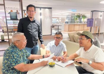 IR. Guntor Tobeng (dari kiri), Tengku Ahmad Nizam Tengku Putra, Mohamad Firdaus Nazli dan  Ir. Ahmad Fathi Zainalazlan pada sesi perbincangan di Petaling Jaya, baru-baru ini.