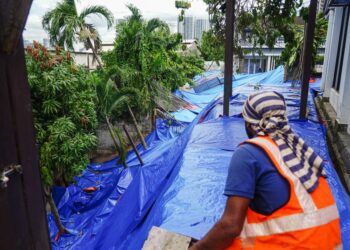 KERJA-kerja pembersihan kawasan, penebangan pokok serta pemasangan kanvas pada bahagian atas cerun sedang dijalankan oleh kontraktor Dewan Bandaraya Kuala Lumpur (DBKL).