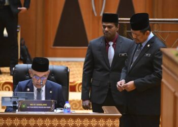 MOHD. Shukri Ramli dalam sidang DUN Perlis hari ini.-UTUSAN/JABATAN PENERANGAN