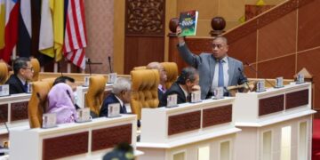 SAARANI Mohamad ketika sesi penggulungan Belanjawan Perak 2026 pada Persidangan Dewan Undangan Negeri (DUN). – UTUSAN/MUHAMAD NAZREEN SYAH MUSTHAFA