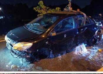KEADAAN kereta Toyota Vios yang terjunam dalam sungai dan mengorbankan pemandunya di Jalan Pengkalan, Sungai Petani.