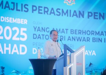 ANWAR Ibrahim ketika berucap pada majlis penutup Program Rancakkan Madani Bersama Malaysiaku dan Konvensyen Nasional Reformasi Perkhidmatan Awam 2025 di Dataran Putrajaya hari ini.