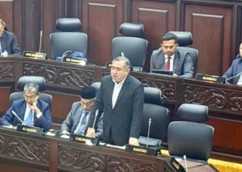 ANTHONY Loke Siew Fook ketika sesi perbahasan dalam Persidangan Ketiga (Belanjawan) Penggal Ketiga, DUN Negeri Sembilan Ke-15 hari ini.