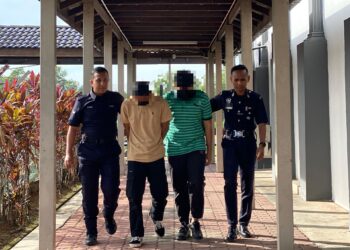 DUA remaja lelaki yang dituduh mencederakan seorang pelajar kolej vokasional di Mahkamah Kanak-Kanak Sungai Petani, hari ini.