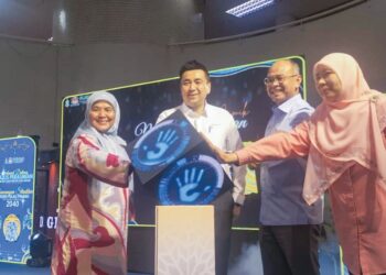 H'NG Mooi Lye (dua dari kiri) menghadiri Majlis Perasmian Program Publisiti dan Penyertaan Awam RSNPP 2040 (Kajian Semula) di Komtar, George Town, Pulau Pinang semalam.-UTUSAN/SAFINA RAMLI