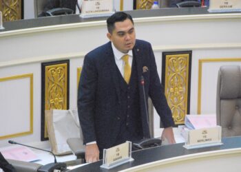 MUHAMAD Akmal Saleh pada Persidangan Ketiga (Bajet) Penggal Keempat DUN Melaka Ke-15 di Seri Negeri, Melaka hari ini. - UTUSAN/AMRAN MULUP