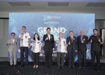 AHLI Dewan Undangan Negeri Sembilan dan Pengerusi Jawatankuasa Tindakan Negeri bagi Perindustrian, Teo Kok Seong (empat dari kiri) merasmikan pembukaan fasa pertama kilang pembuatan kedua Exis Tech di Senawang, Negeri Sembilan.