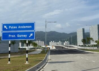 JAMBATAN Andaman Gurney yang dibuka secara rasmi hari ini menjadi satu lagi mercu tanda pembangunan di Pulau Pinang ketika ini. - UTUSAN/SAFINA RAMLI