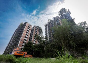 KEADAAN terkini blok Highland Towers di Taman Hillview, Hulu Kelang, Selangor. – UTUSAN/MUHAMAD IQBAL ROSLI
