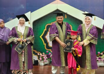 RAHMAD Mariman menyempurnakan Majlis Apresiasi Tadika JAIM Peringkat Negeri Melaka Kali Ke-28 di Auditorium Al Azim, Bukit Palah, Melaka, hari ini. UTUSAN/AMRAN ALI