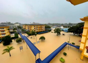 Keadaan Universiti Islam Pahang Sultan Ahmad Shah (UnIPSAS) yang dinaiki air akibat banjir di Kuantan, Pahang. - UTUSAN