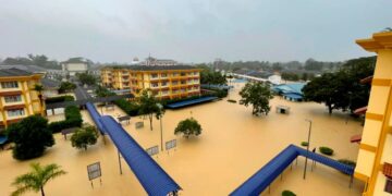 Keadaan Universiti Islam Pahang Sultan Ahmad Shah (UnIPSAS) yang dinaiki air akibat banjir di Kuantan, Pahang. - UTUSAN
