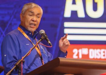 AHMAD Zahid Hamidi ketika berucap pada majlis perasmian Mesyuarat Agung Tahunan Ke-17 Parti Makkal Sakti di Seberang Jaya, Pulau Pinang hari ini. - UTUSAN/DANIAL SAAD