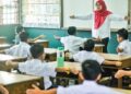 MENINGKATKAN profesionalisme guru adalah prasyarat penting bagi menjayakan pendidikan abad ke-21.
