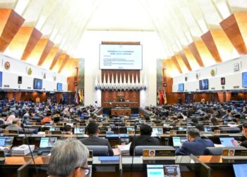 WAJAR bagi semua ahli politik  mengubah pemikiran agar berorientasikan penyelesaian.