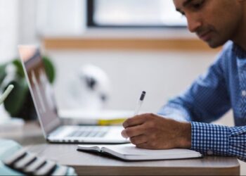 JANGAN biar perkara remeh mencuri fokus sebaliknya utamakan yang penting, bina masyarakat produktif dan berdaya maju.