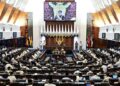 AHLI Parlimen yang rasional tidak akan mempertaruhkan masa hadapan negara semata-mata untuk kepentingan peribadi atau populariti.