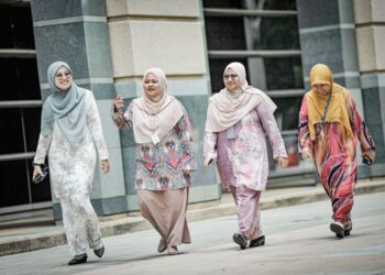 KAJIAN menunjukkan wanita cenderung menunjukkan kepimpinan transformasional lebih kuat daripada lelaki, termasuk empati, membina pasukan kohesif dan menghargai perbezaan pandangan.