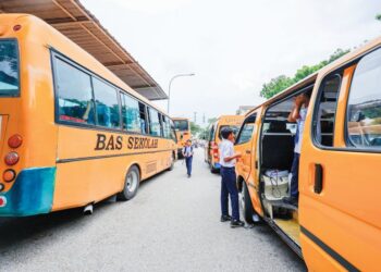 SEBARANG kenaikan tambang bas sekolah perlu melalui perbincangan antara ibu bapa dan pengusaha. 
– UTUSAN/SHIDDIEQIIN ZON