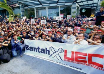 SEBELUM ini lagi sudah banyak bantahan untuk mengiktiraf Sijil Peperiksaan Bersepadu  (UEC) ekoran bercanggah dengan Perlembagaan.