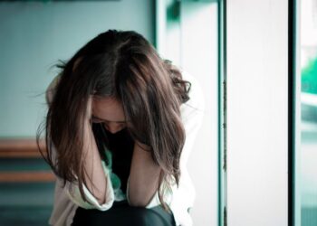 SATU daripada empat individu dewasa muda menunjukkan simptom  keresahan dan kadar tertinggi datang daripada golongan wanita muda.