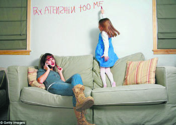 GENERASI sunyi lahir bukan kerana teknologi tetapi kerana manusia menyerahkan jiwa mereka tanpa sedar.