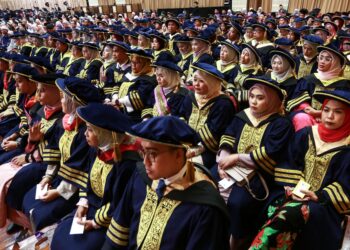 UNIVERSITI harus menghargai pentadbirnya supaya lebih berdaya tahan, lebih inovatif dan lebih kompetitif di peringkat global.