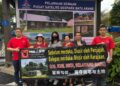 PENDUDUK penduduk Kampung Kuil Sikh, Selayang Baru hadir menyerahkan memorandum tuntutan pampasan tanah di Majlis Perbandaran Selayang, Batu Caves, semalam.