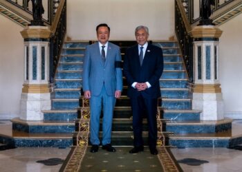 AHMAD Zahid Hamidi mengadakan pertemuan bersama Anutin Charnvirakul di Bangkok, semalam.