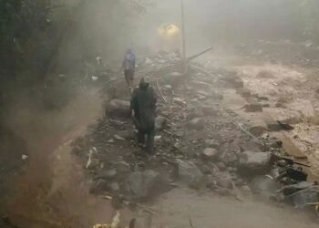 KEADAAN kolam air panas Pancuran 13 yang musnah dilanda banjir lumpur di kawasan pelancongan Guci di wilayah Tegal, Jawa Tengah.-AGENSI
