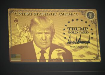 KAD emas Donald Trump dipamerkan di Pejabat Oval, Rumah Putih di Washington.-AFP