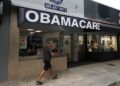 PAPAN tanda Obamacare dipaparkan di luar agensi insurans di Miami, Florida.- AFP