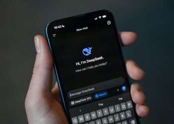 CHINA menetapkan sistem AI yang direka untuk bertindak seperti manusia perlu melaksanakan mekanisme keselamatan dan semakan etika.- GAMBAR HIASAN