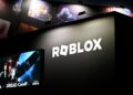 LOGO platform permainan Roblox dipamerkan di Pusat Pameran Perdagangan di Cologne, Jerman barat.-AFP