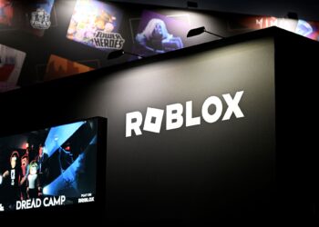 LOGO platform permainan Roblox dipamerkan di Pusat Pameran Perdagangan di Cologne, Jerman barat.-AFP
