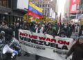 ORANG ramai berhimpun untuk membantah penglibatan kerajaan Amerika Syarikat (AS) dengan Venezuela di New York pada awal bulan ini.- AGENSI