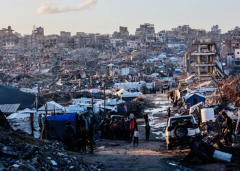 KEADAAN di bandar Jabalia di utara Gaza selepas hujan lebat yang menyebabkan penduduk terpaksa berpindah dan mencari perlindungan sementara di kawasan selamat.- AFP