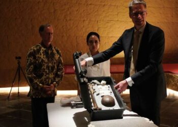 FOSIL Java Man dikembalikan ke Indonesia selepas lebih 130 tahun berada di Belanda. – AGENSI