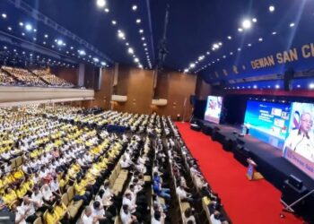 MCA tanpa transformasi besar akan terus menjadi parti kecil yang hilang arah dan akhirnya hanyut seperti banyak parti kecil lain dalam sejarah Malaysia. – FACEBOOK MCA