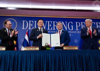 ANWAR Ibrahim bersama Presiden Amerika Syarikat, Donald Trump semasa Majlis Menandatangani Perjanjian Damai Thailand-Cambodia di Sidang Kemuncak ASEAN 2025 di Kuala Lumpur. AFIQ HAMBALI/Pejabat Perdana Menteri.