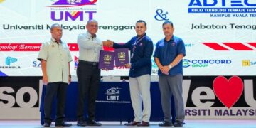 Acara pertukaran dokumen perjanjian sempena penganjuran NexTECH 2025 di kampus UMT di Kuala Nerus hari ini.