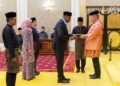YANG di-Pertuan Agong, Sultan Ibrahim berkenan berangkat ke Istiadat Pengurniaan Surat Cara Pelantikan serta Istiadat Mengangkat Sumpah Jawatan dan Setia dan Sumpah Simpan Rahsia oleh Menteri dan Timbalan Menteri Persekutuan di Istana Negara. FACEBOOK SULTAN IBRAHIM