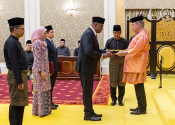 YANG di-Pertuan Agong, Sultan Ibrahim berkenan berangkat ke Istiadat Pengurniaan Surat Cara Pelantikan serta Istiadat Mengangkat Sumpah Jawatan dan Setia dan Sumpah Simpan Rahsia oleh Menteri dan Timbalan Menteri Persekutuan di Istana Negara. FACEBOOK SULTAN IBRAHIM