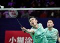 AARON Chia-Soh Wooi Yik berjaya mengatasi Fajar Alfian-Muhammad Shohibul Fikri dari Indonesia dalam aksi Kumpulan B Kejohanan Badminton Jelajah Dunia Akhir (WTF) di Hangzhou, China, hari ini.-AFP