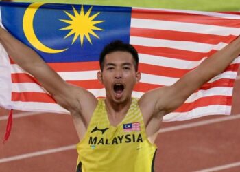 Andre Anura Anuar meraih pingat emas dalam acara lompat jauh dengan catatan 7.71 meter di Sukan SEA 2025, kelmarin. -UTUSAN/FARIZ RUSADIO