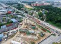 PEMBINAAN di Seksyen 3 Lebuhraya WCE kini boleh kembali diteruskan selepas 19 penduduk di Kampung Jawa berpindah dari kediaman mereka bagi memberi laluan kepada penyambungan di sepanjang 150 meter jajaran berkenaan. – Gambar ihsan WCE
