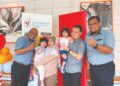 MOHD. Nasri Mohd. Nordin (kiri) bersama penerima manfaat Bilik Terapi Sensori Ronald McDonald
di Tampin, Negeri Sembilan baru-baru ini. – UTUSAN/NOR SHAFIQAH MOHD. GHAZALI
