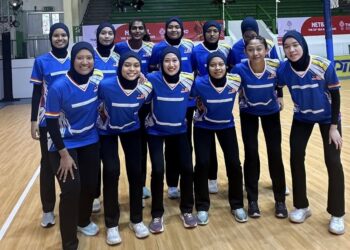 Barisan pemain skuad bola jaring Malaysia ketika perlawanan akhir menentang Singapura di Sukan SEA Thailand 2025.-IHSAN Persatuan Bola Jaring Malaysia