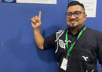Badrul Hisham Shaharin atau dikenali sebagai CheGuBard membuat laporan polis berhubung kes pengubahan wang haram di IPD Kuala Lumpur semalam.